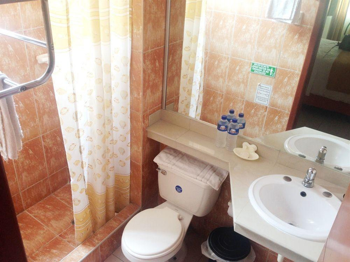 Bathroom 5, Hotel Air Suites, Guayaquil