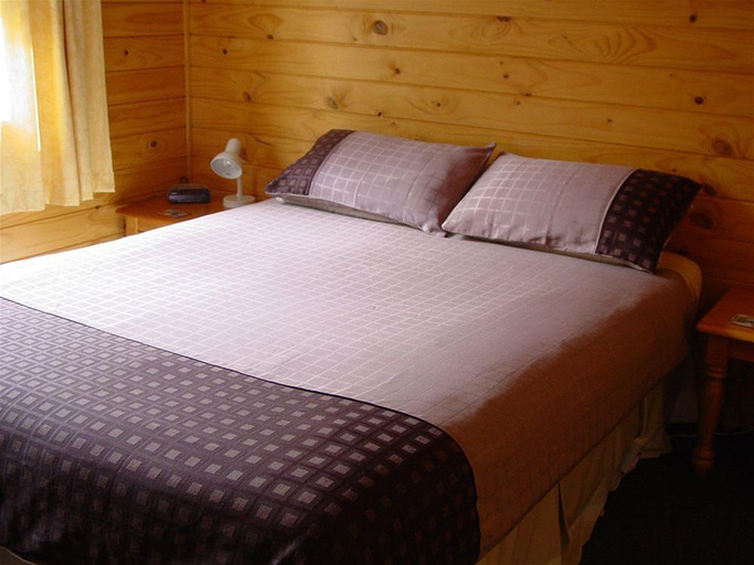 Bedroom, RiverSong Cottages, Tasman