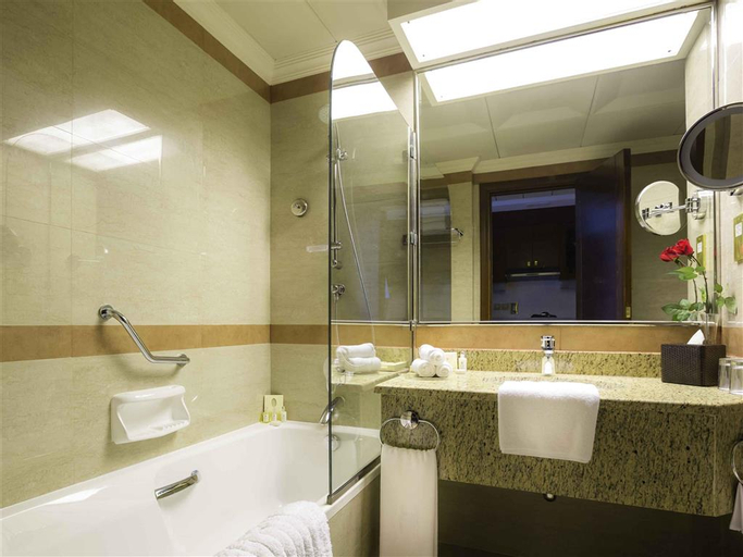 Bedroom 5, Majlis Grand Mercure Residence Abu Dhabi, Abu Dhabi City