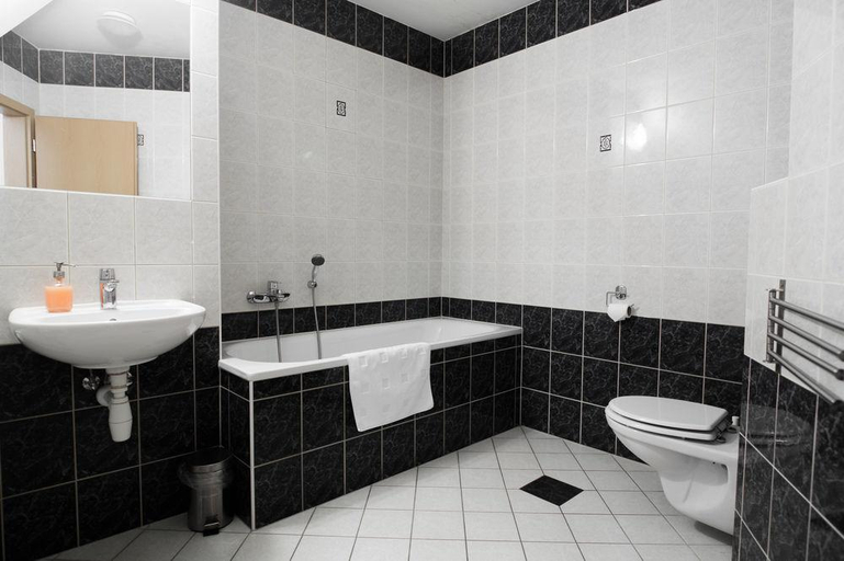 Bathroom 3, Apartments& Hostel Jacob, Brno