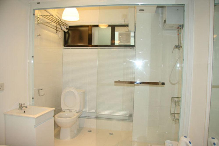 Bathroom 5, Apple Inn (Causeway Bay), Hong Kong Island