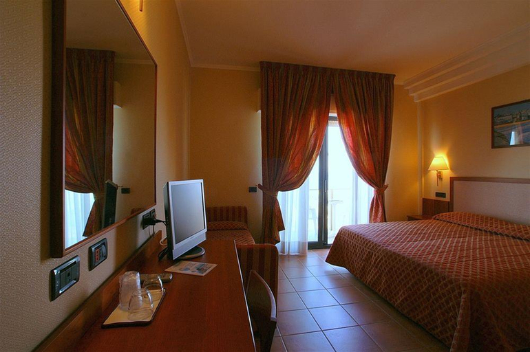 Bedroom, Ambasciatori, Rimini