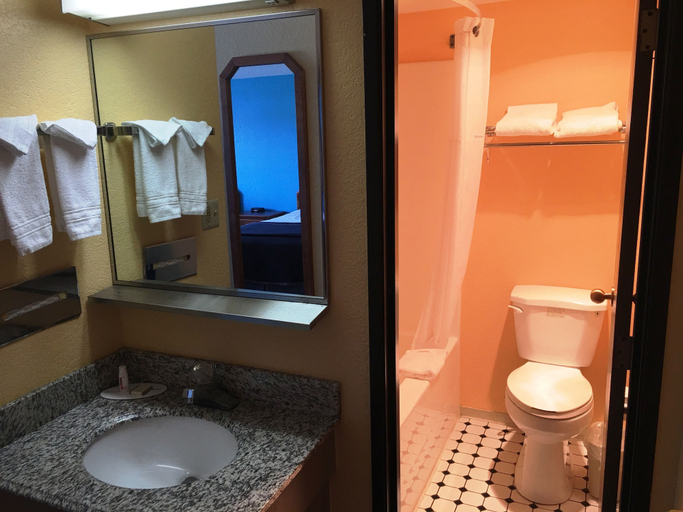 Bathroom 4, Howard Johnson by Wyndham Denver West, Jefferson