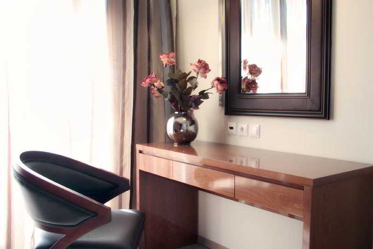 Bedroom 3, Cosmopolitan Hotel, Central Macedonia