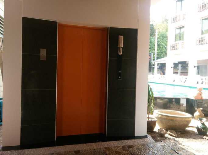 Public Area 4, Mango Lagoon Place, Phra Nakhon