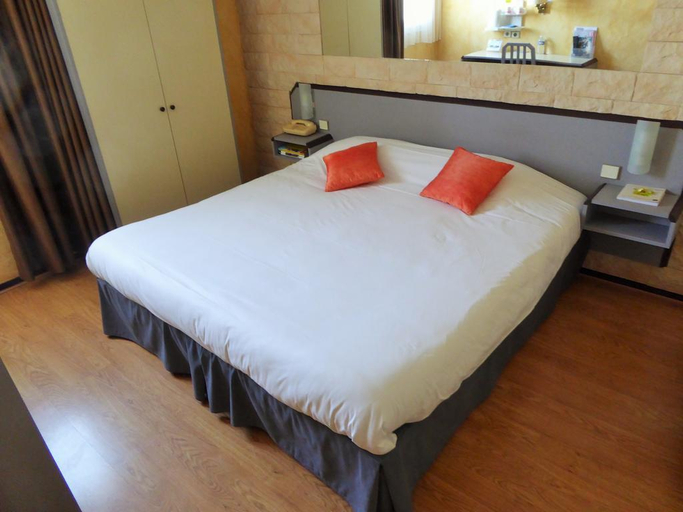 Bedroom 4, Hotel Le Relais, Pyrénées-Atlantiques