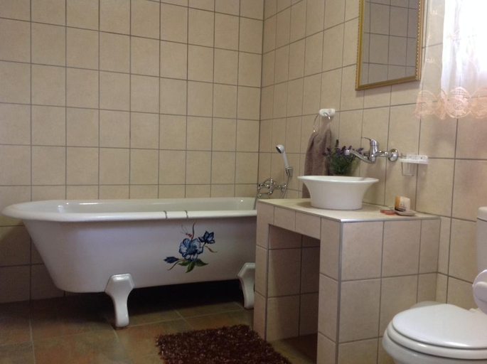 Bathroom, Stampriet Historical Guesthouse, Mariental Rural