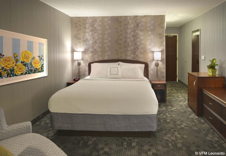 Bedroom 4, Courtyard Grand Rapids Airport, Kent