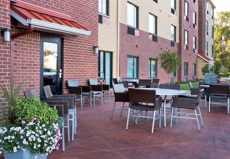 Exterior & Views 2, TownePlace Suites Dodge City, Ford
