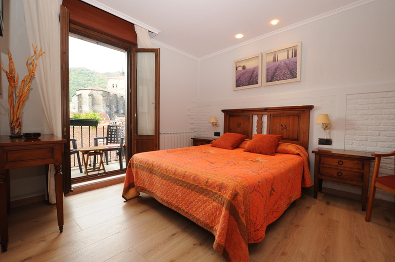 Bedroom 3, Hostal Lola, Navarra