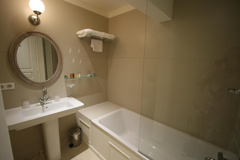 Bathroom 4, Chateau Les Oliviers de Salettes, Drôme