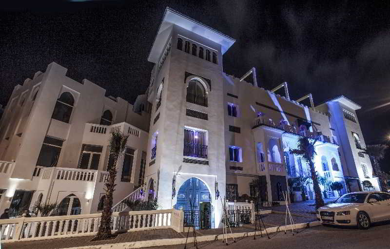 Exterior & Views