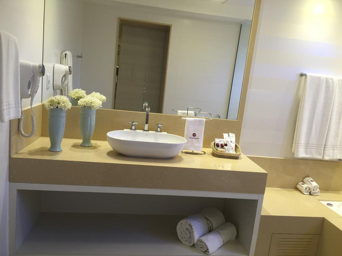 Bathroom 5, Palace Hotel, Campos