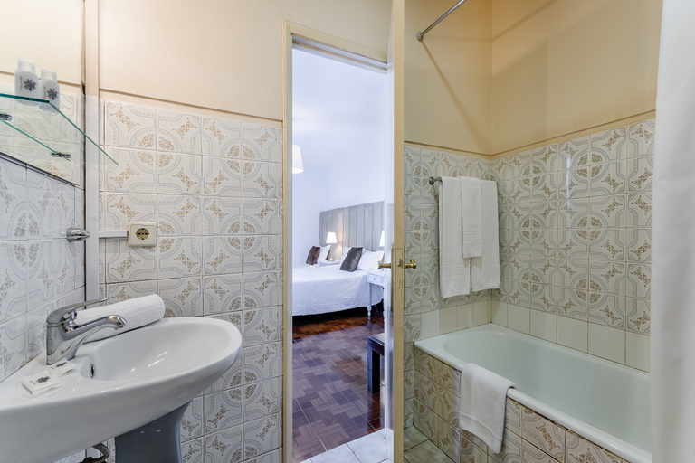 Bathroom 2, Hotel Santa Clara Porto, Porto