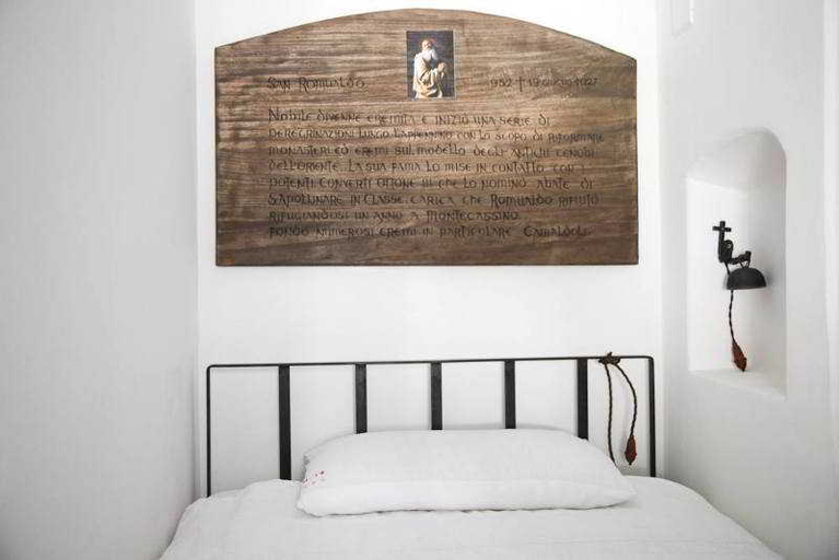 Bedroom 2, Eremito, Terni