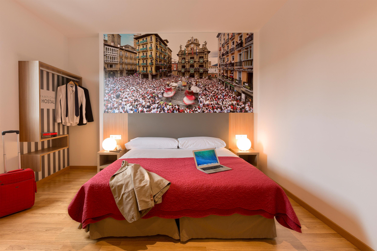 Bedroom 4, IRAIPE Hostal Pamplona, Navarra