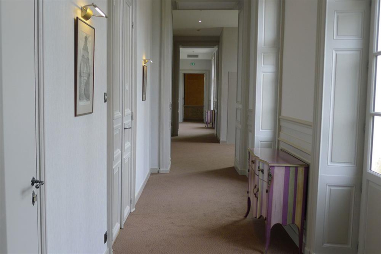 Public Area, Chateau Sainte Sabine, Côte-d'Or
