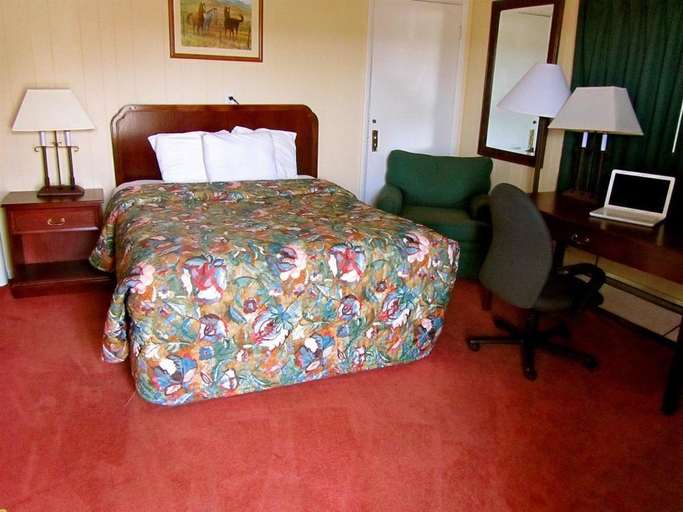 Bedroom, Arrowhead Motel Gillette, Campbell