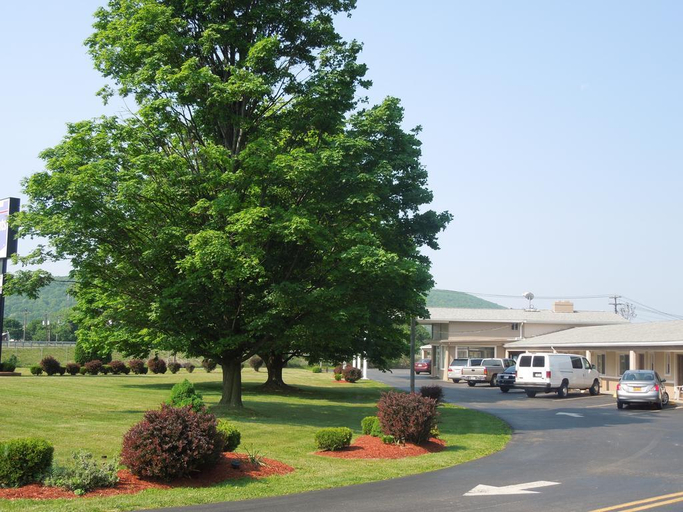 Exterior & Views 2, Knights Inn Horseheads, Chemung