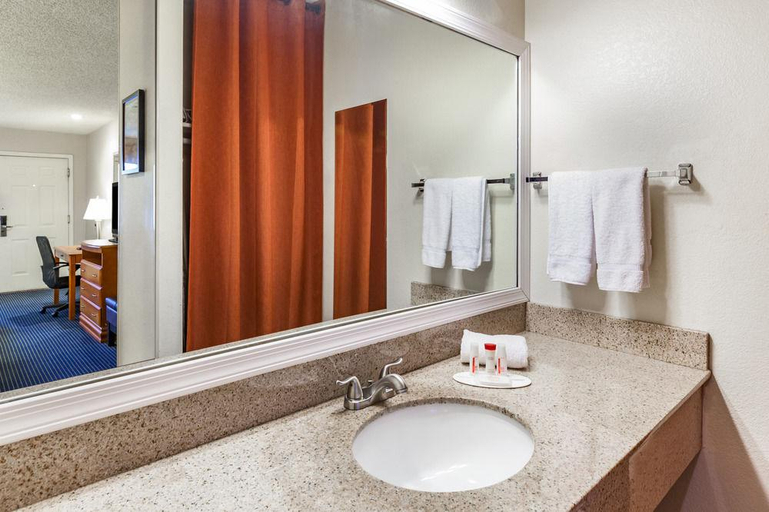 Bathroom 4, Green Tree Inn Flagstaff, Coconino