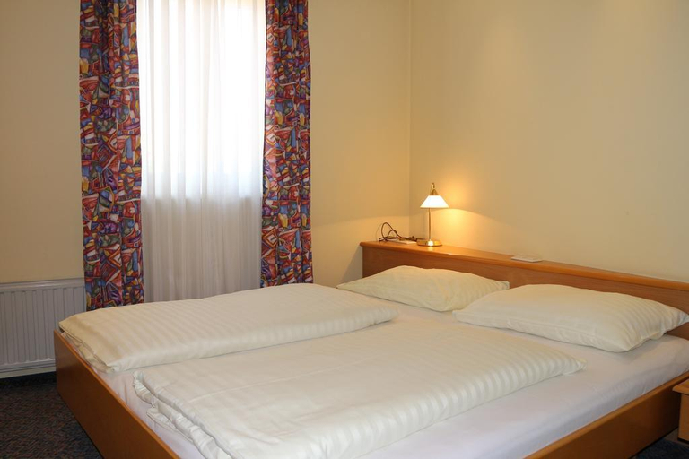 Bedroom 2, Rauchkuchl CenterCourt Hotel, Graz