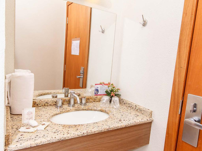 Bathroom 4, Strassen Hotel, Aparecida de Goiânia