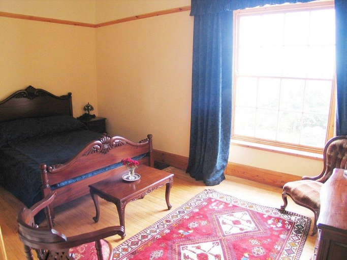 Bedroom 2, Lamphey Park Guest House, Pembrokeshire