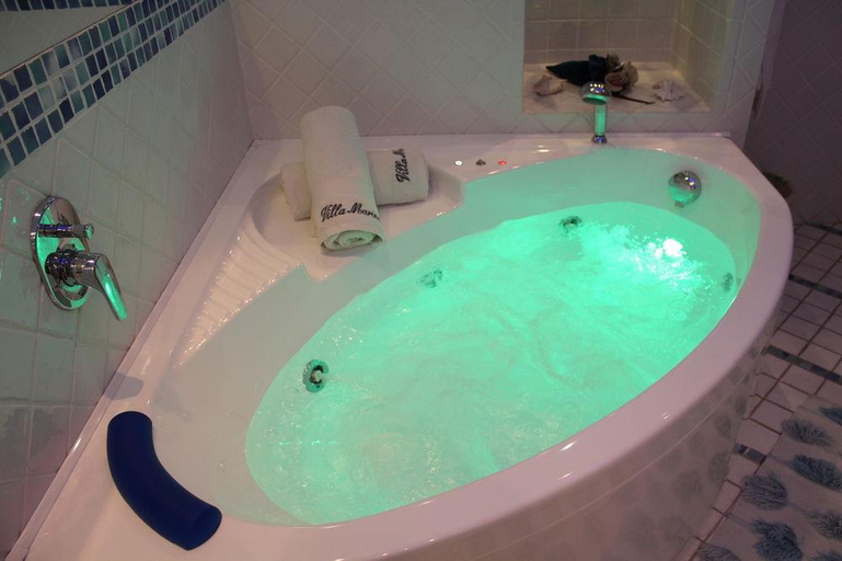 Bathroom 5, Villa Marinella, Napoli