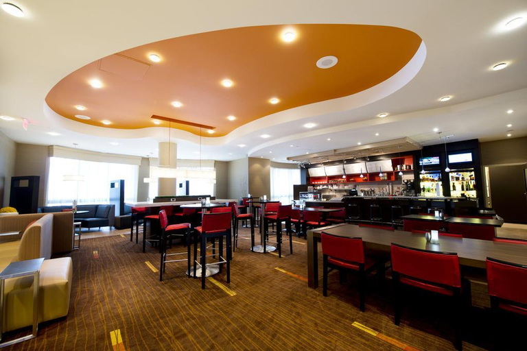 Food & Drinks 5, Courtyard by Marriott Mississauga - Airport Corporate Centre West, Peel