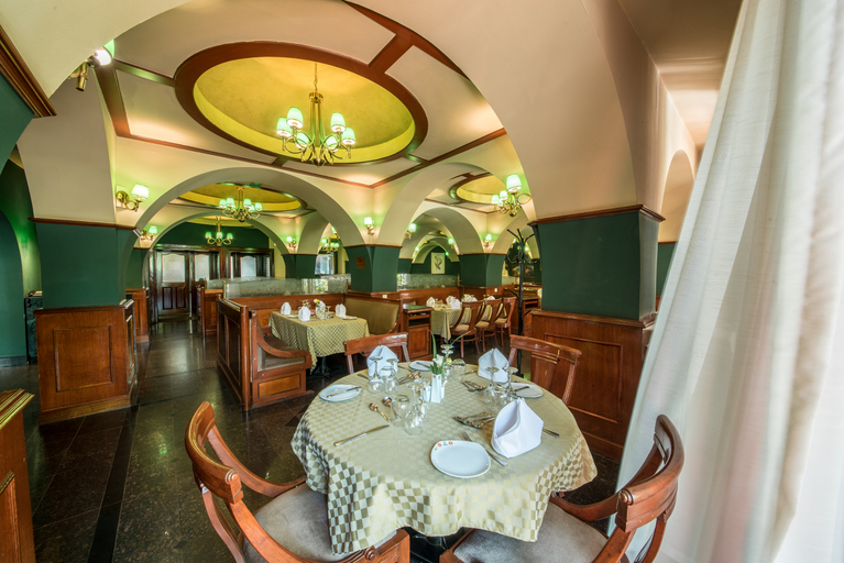 Food & Drinks 4, Speke Hotel 1996, Kampala