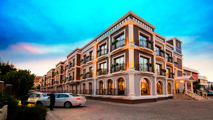 Exterior & Views
