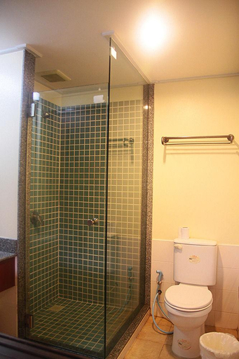 Bathroom 4, Kaibae Hut Resort, Koh Chang
