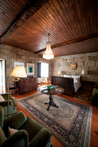 Others 5, Casa do Ribeiro, Braga