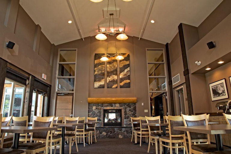 Food & Drinks 5, Northstar Mountain Village, East Kootenay
