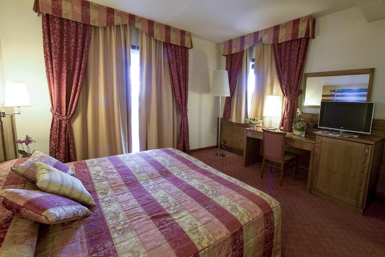 Bedroom 2, Hotel Master, Torino