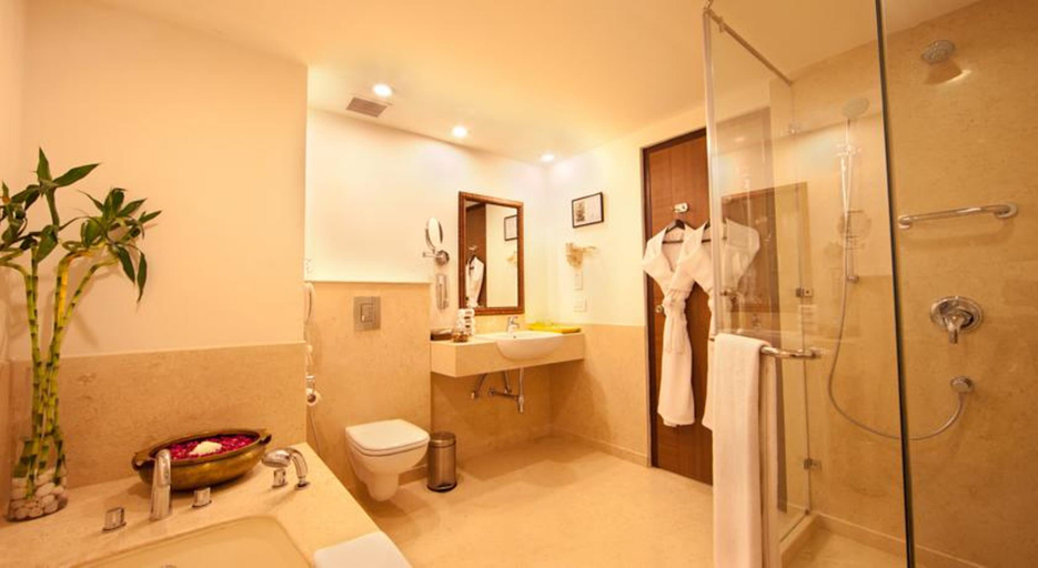 Bathroom 4, Lemon Tree Hotel Vadodra, Vadodara