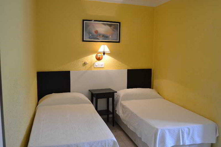 Bedroom 5, Hotel Miramar, Cádiz