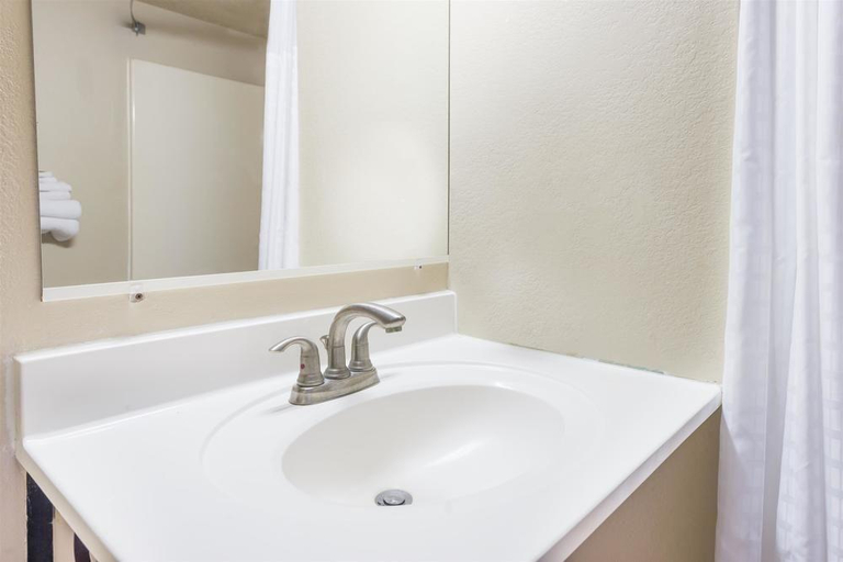 Bathroom 4, Baymont by Wyndham Bridgeton St Louis, Saint Louis
