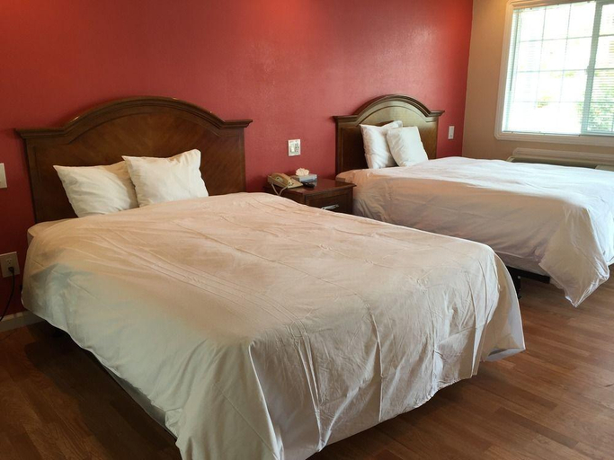 Bedroom 4, Surf City Inn and Suites, Santa Cruz