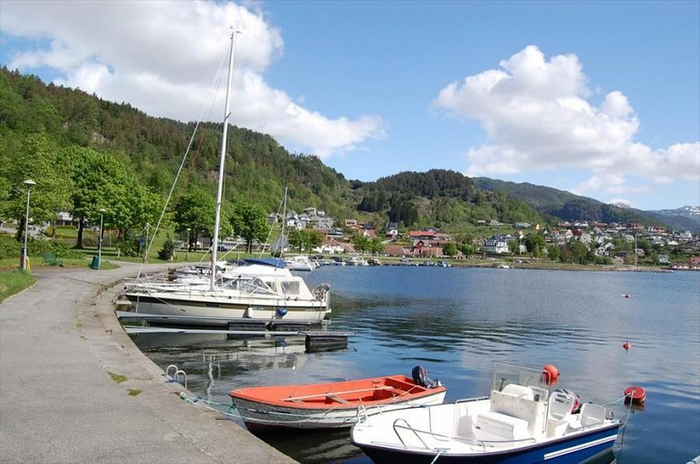 Exterior & Views 2, Sauda Fjordhotell, Sauda