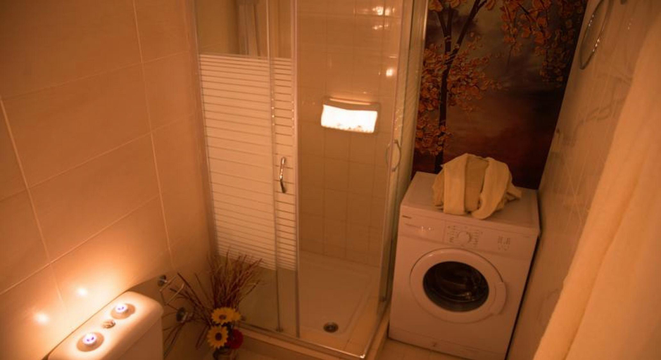 Bathroom, Porto Enetiko Suites, Crete
