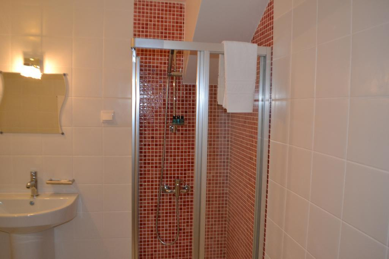 Bathroom 4, Comércio, Resende