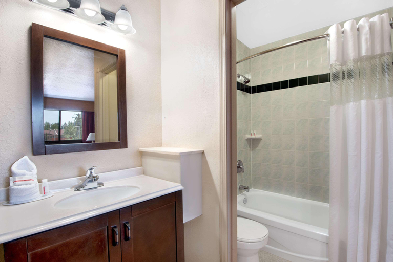 Bathroom, Coast Red Deer Hotel, Division No. 8