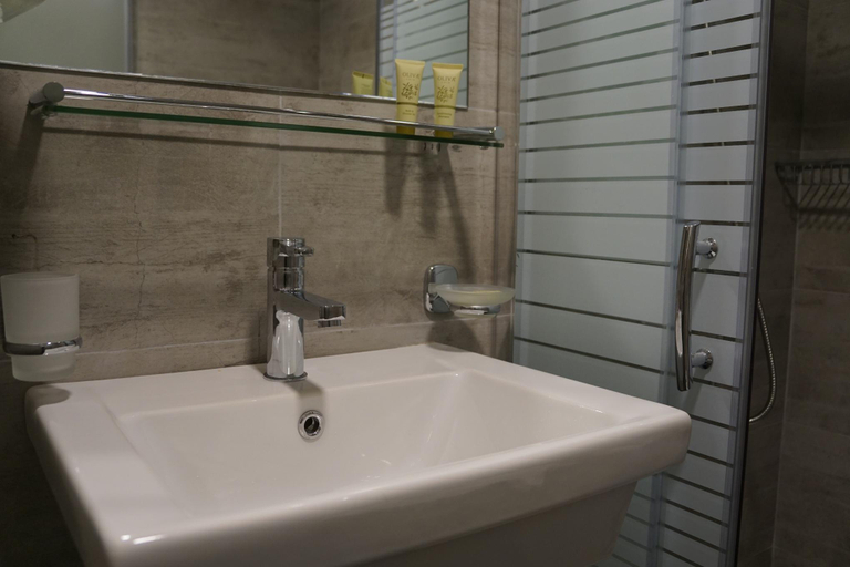 Bathroom 4, Piraeus Port Hotel, Attica