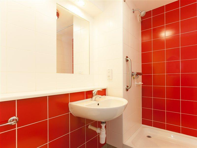 Bathroom 4, Travelodge Bethnal Green, London