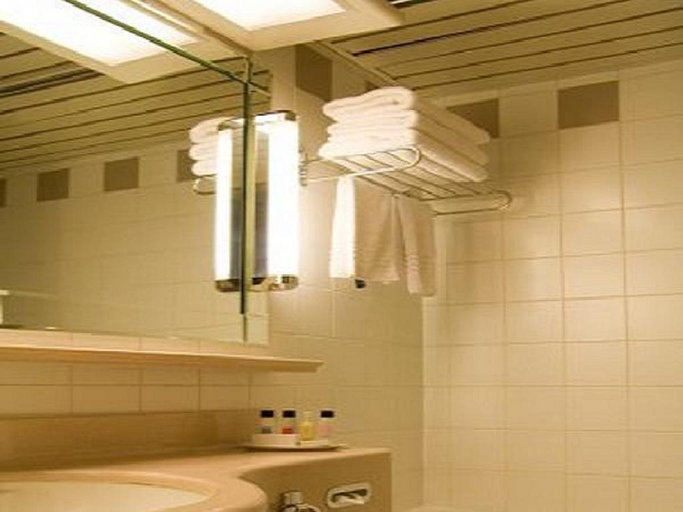 Bathroom, Hotel Sagar Castle, Ratlam