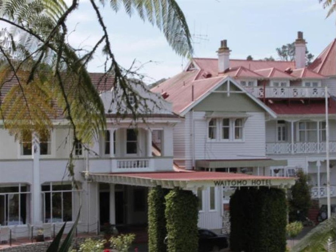 Exterior & Views