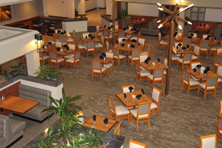 Public Area 4, DoubleTree by Hilton Fresno Convention Center, Fresno