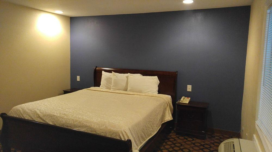 Bedroom 4, Surf City Inn and Suites, Santa Cruz