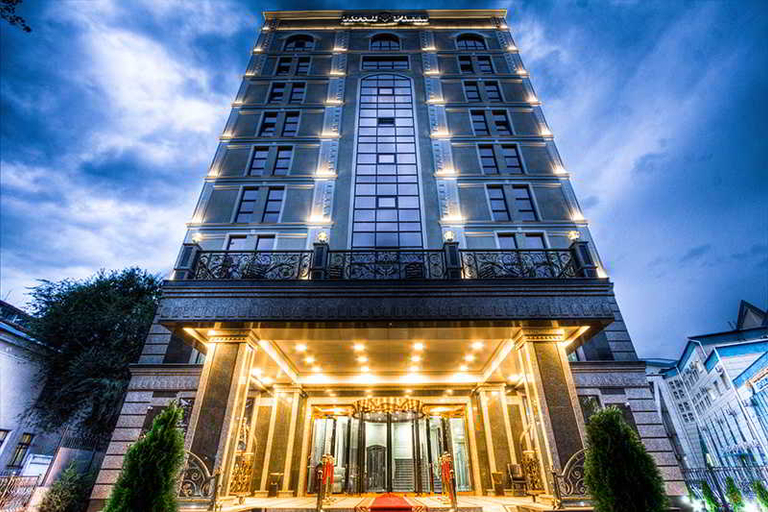 Exterior & Views